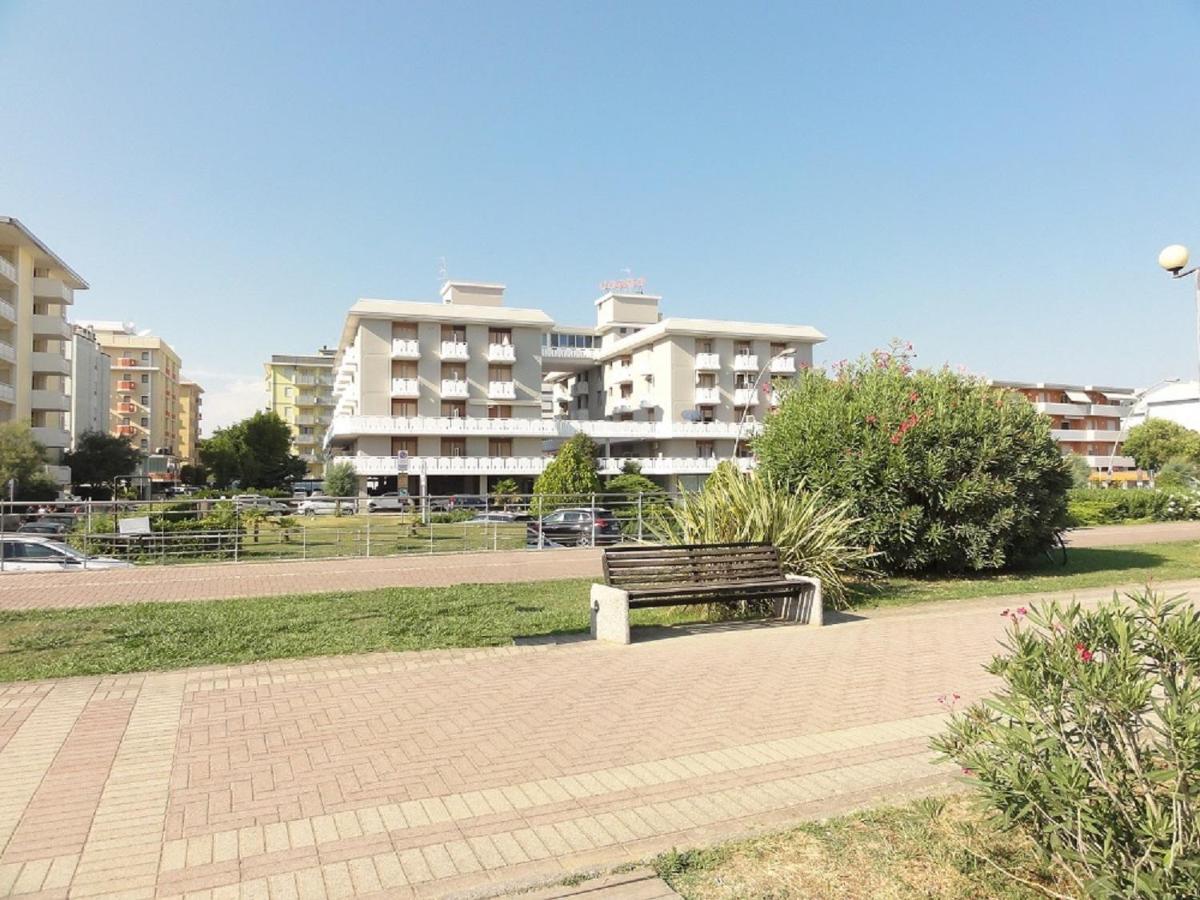 Corso - Appartamenti Бибионе Экстерьер фото